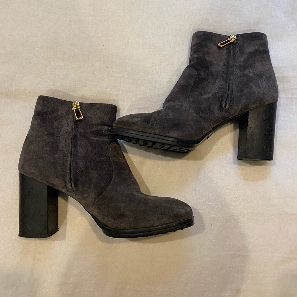 TOD’s grey suede booties